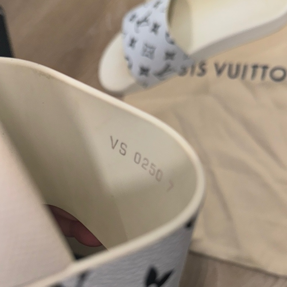 100% Authentic Louis Vuitton Monogram White Hologram Slides 🤍🤍 - Picture 8 of 15